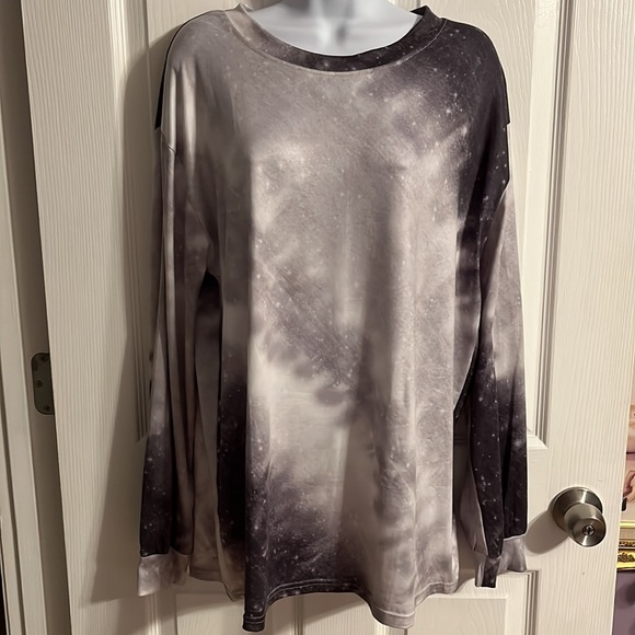 Rainbow Tie Dye Soft Galaxy Top size XL 🌌 - Picture 2 of 9